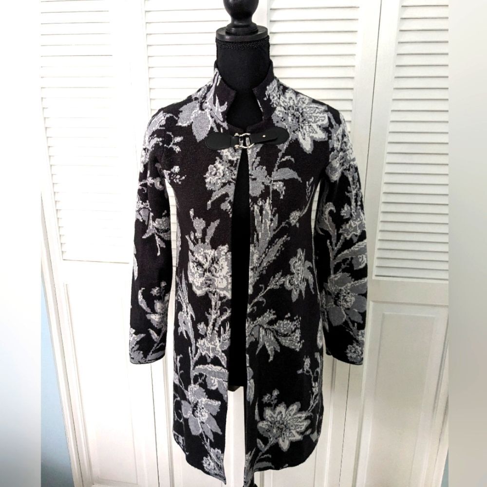 Cynthia Rowley Cardigan sz XS Black Grey Floral Sweater Buckle Open Coatigan